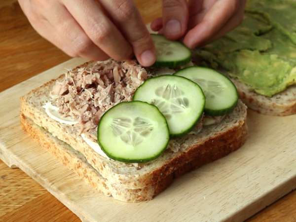 Klubski sendvič s tuno in avokadom - Priprava korak 2