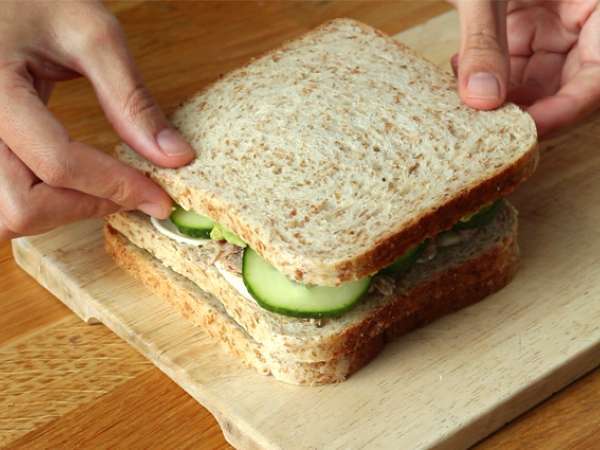 Klubski sendvič s tuno in avokadom - Priprava korak 3