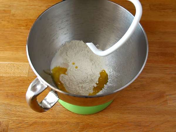 V ponvi ocvrt kruh pita - Priprava korak 1