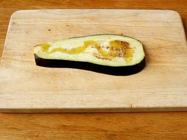 Zvitki jajčevcev parmigiana - Priprava korak 1