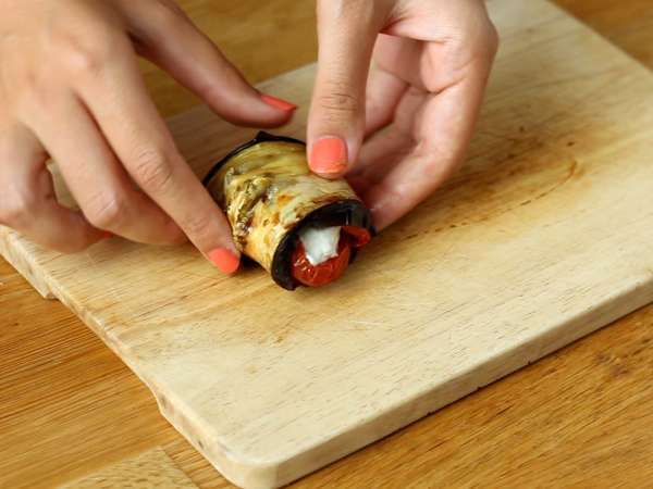 Zvitki jajčevcev parmigiana - Priprava korak 3