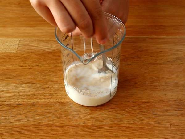 Brioš s čokolado in lešniki Babka - Priprava korak 1