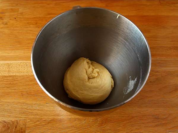 Brioš s čokolado in lešniki Babka - Priprava korak 3