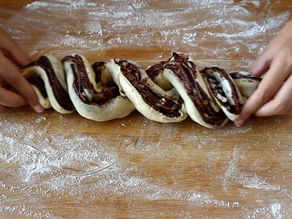 Brioš s čokolado in lešniki Babka - Priprava korak 7