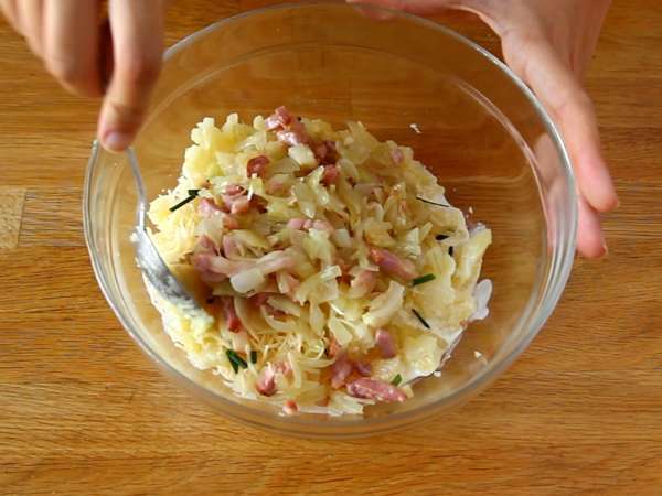 Pečen krompir, polnjen s slanino in sirom - Priprava korak 3