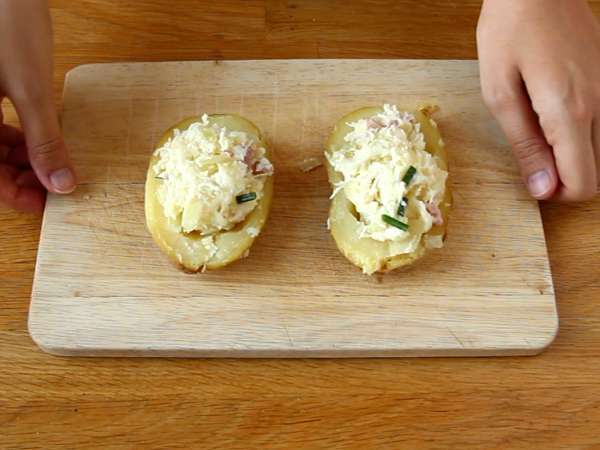 Pečen krompir, polnjen s slanino in sirom - Priprava korak 4