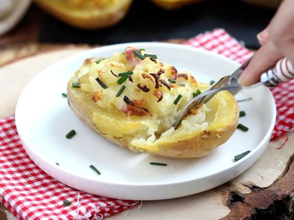 Pečen krompir, polnjen s slanino in sirom - Priprava korak 5
