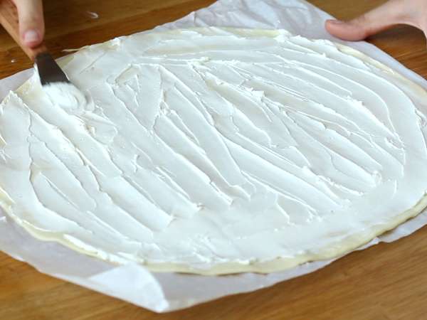 Ele iz listnatega testa z dvema vrstama lososa - Priprava korak 1