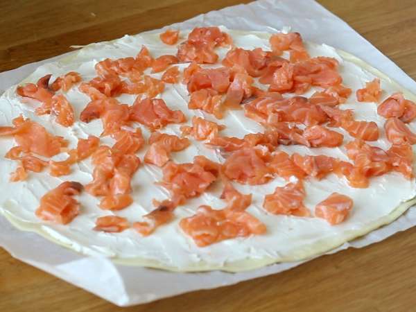 Ele iz listnatega testa z dvema vrstama lososa - Priprava korak 2