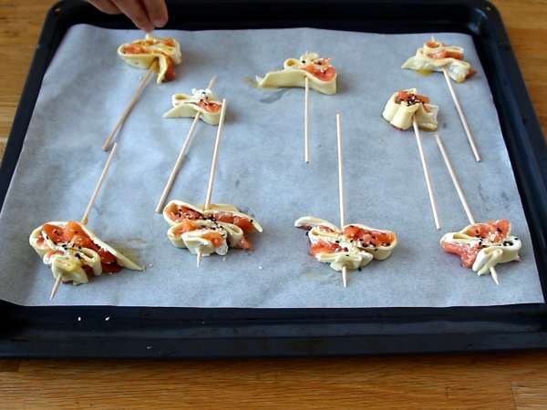 Ele iz listnatega testa z dvema vrstama lososa - Priprava korak 5