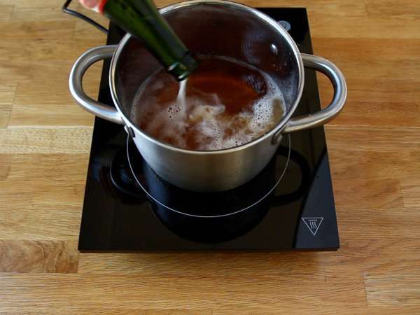 Wassail, pikantni božični koktajl - Priprava korak 1