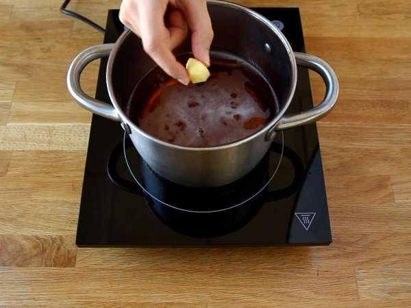 Wassail, pikantni božični koktajl - Priprava korak 2