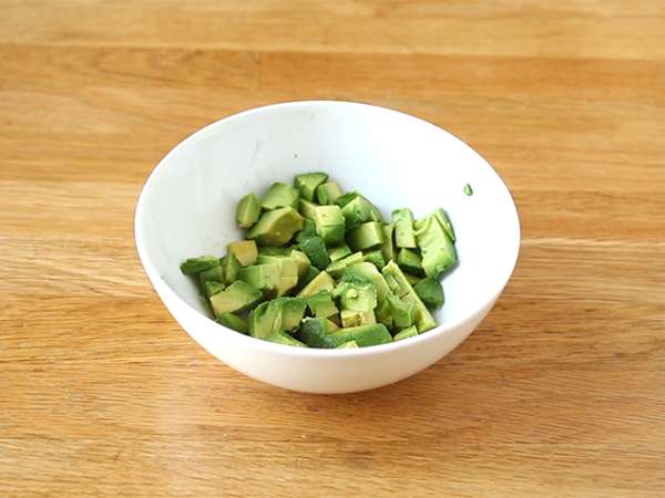 Dimljeni losos in avokado verrines - Priprava korak 1