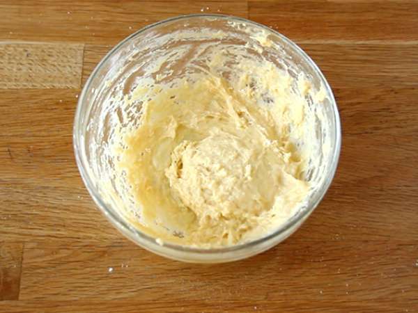 Palačinke, polnjene z bešamelno omako, sirom in šunko - Priprava korak 1