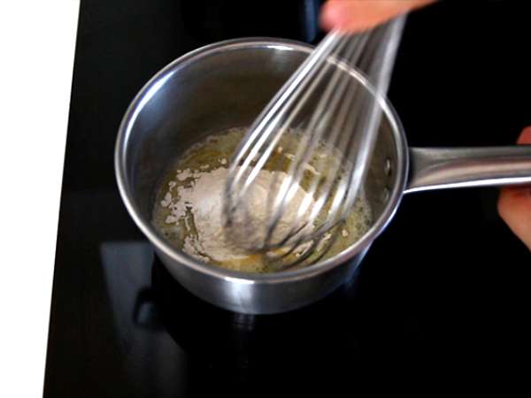 Palačinke, polnjene z bešamelno omako, sirom in šunko - Priprava korak 5