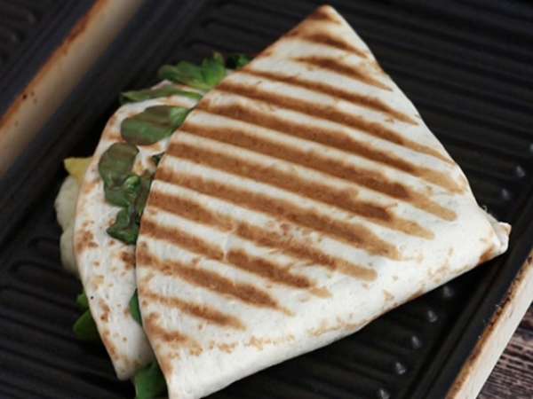 Brunch-style opečen zavitek - Tortilla Wrap Hack - Priprava korak 6