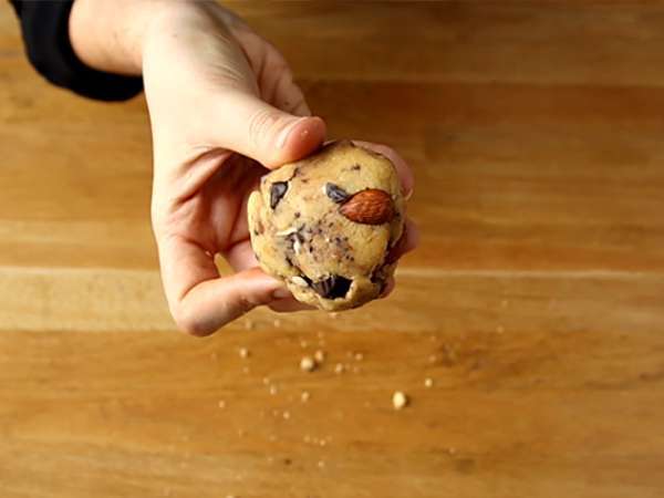 Piškotki s čokolado, arašidi in mandlji - Priprava korak 3