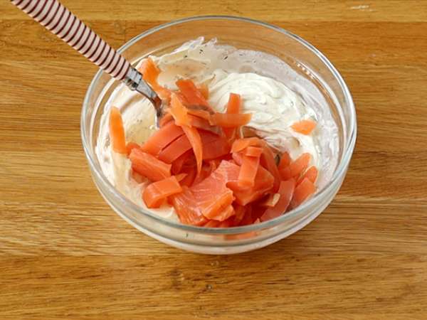 Krompir, polnjen z dimljenim lososom in fromage frais - Priprava korak 2