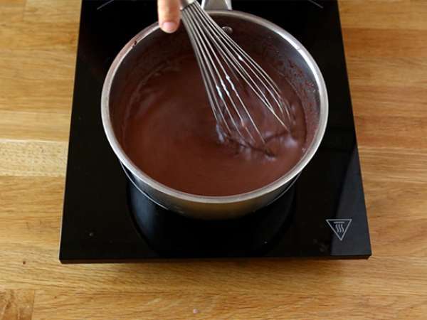 Velikonočna jajca, polnjena s čokoladno sladico in M&M's - Priprava korak 2