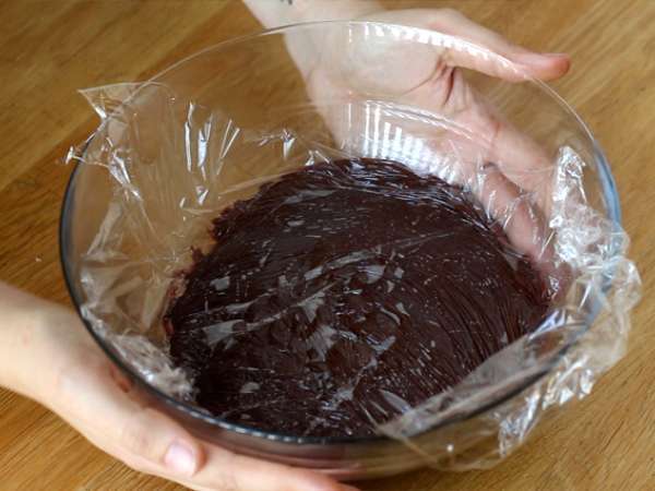 Velikonočna jajca, polnjena s čokoladno sladico in M&M's - Priprava korak 3