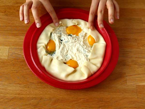 Špinača, rikota in jajčna pita - italijanska Torta Pasqualina - Priprava korak 6