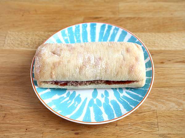 Panini s tuno, paradižnikom in kaprami - Priprava korak 4