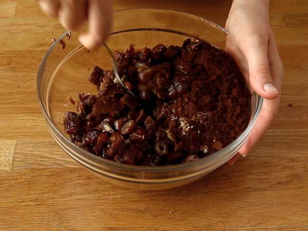 Brawnie - Brownie iz surovih datljev - Priprava korak 3