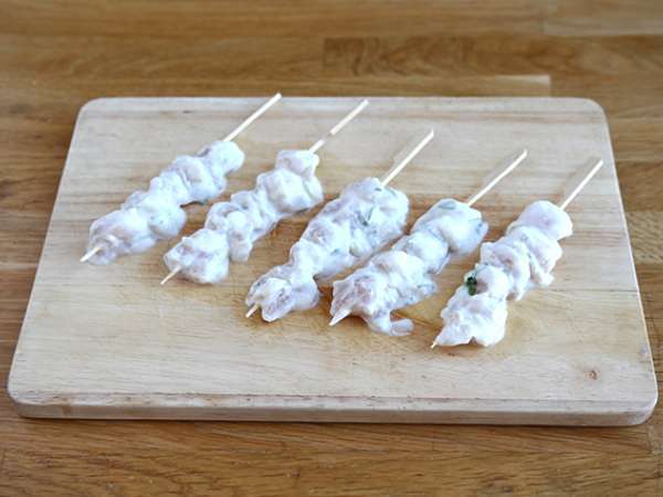 Nabodala iz mariniranega piščanca v jogurtovi/limonski omaki - Priprava korak 3