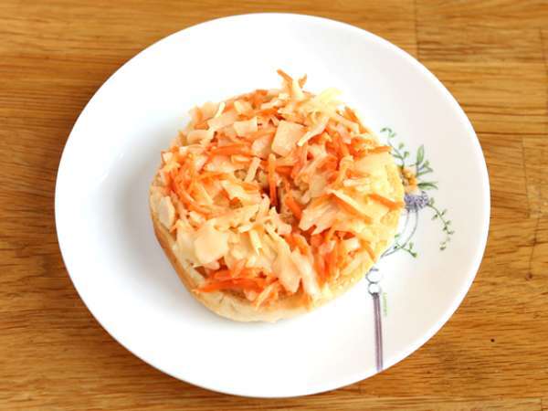 Sendvič s puranom, zelena solata, trdo kuhano jajce - Priprava korak 1