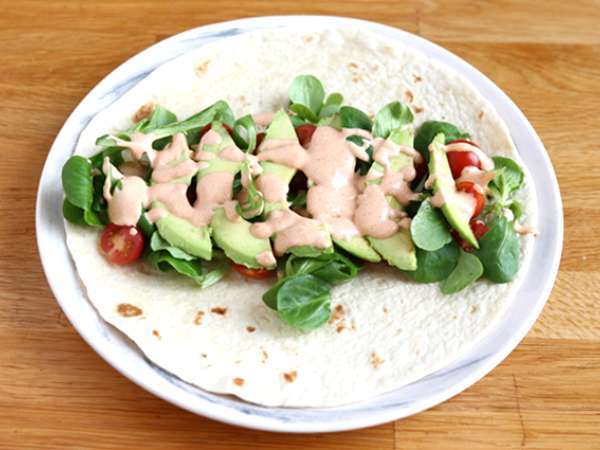 Sendvič z zavitkom s čorizom, avokadom in paradižnikom - Priprava korak 2