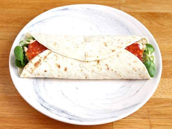 Sendvič z zavitkom s čorizom, avokadom in paradižnikom - Priprava korak 4