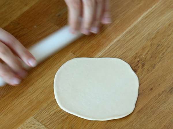 Turške palačinke, polnjene s feto, limono in peteršiljem - Gözleme - Priprava korak 5