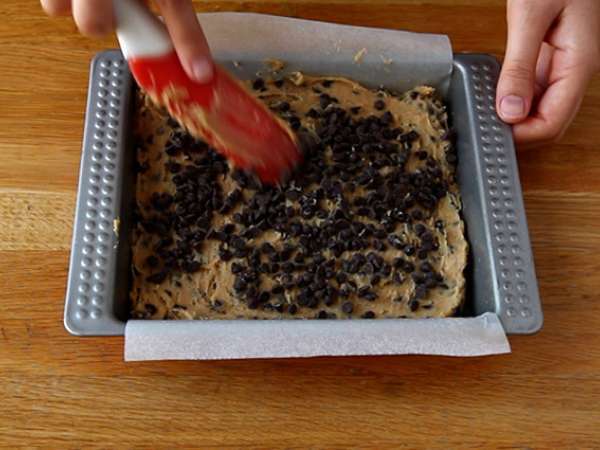 Čokoladni čip piškotek torta - Priprava korak 4