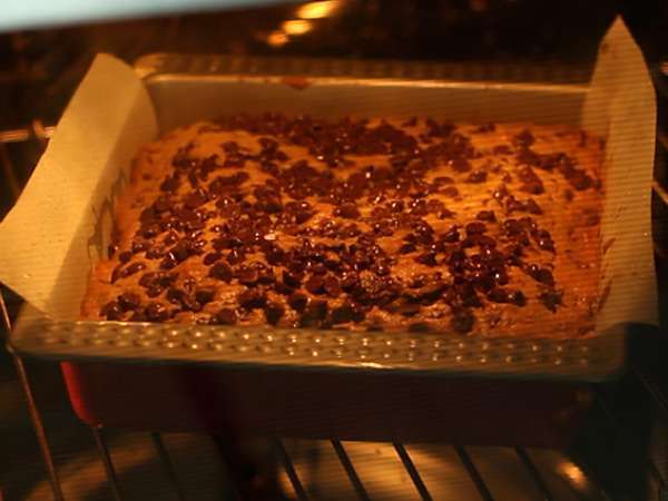 Čokoladni čip piškotek torta - Priprava korak 5