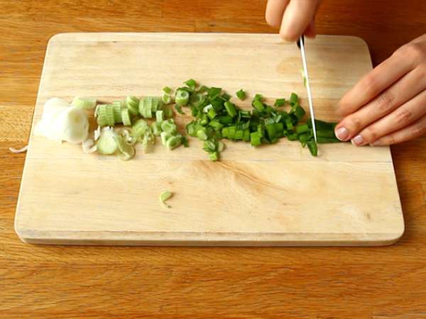 Gyozas s piščancem, korenčkom in gobami - Priprava korak 3