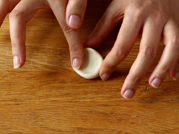 Gyozas s piščancem, korenčkom in gobami - Priprava korak 6