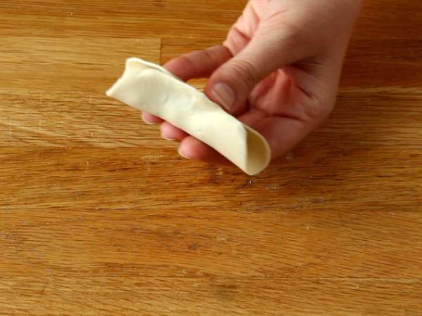 Gyozas s piščancem, korenčkom in gobami - Priprava korak 8