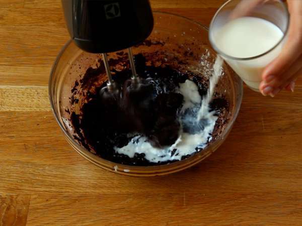 Čarobna čokoladna torta - Priprava korak 2