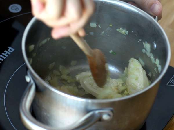 Testenine iz enega lonca s špinačo, kozjim sirom in piščancem - Priprava korak 1