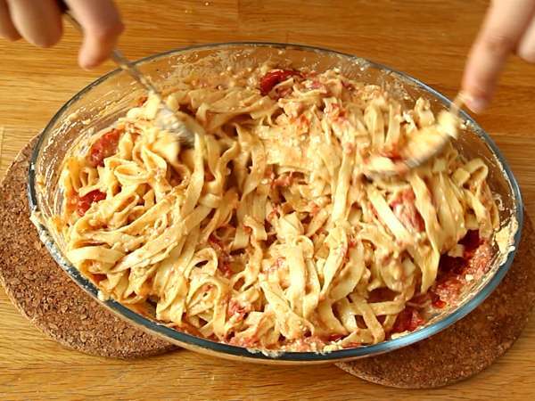 Tagliatelle feta češnjev paradižnik - pečene testenine s feto - Priprava korak 7