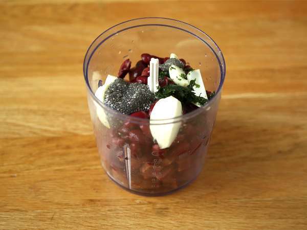 Vegetarijanske mesne kroglice iz sejtana s paradižnikovo omako - Priprava korak 1