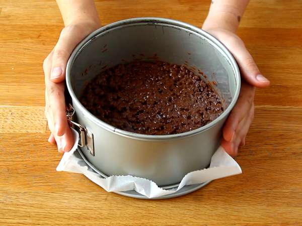 Pravljični brez pečenja Kinder Bueno cheesecake - Priprava korak 1