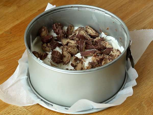 Pravljični brez pečenja Kinder Bueno cheesecake - Priprava korak 4