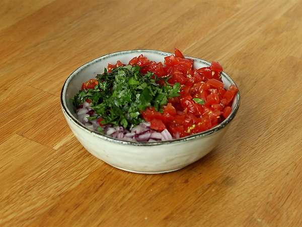Pico de gallo in domači tortilja čips - Priprava korak 1