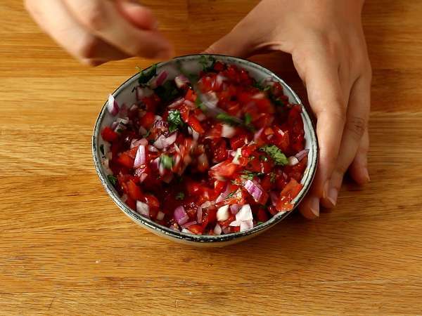 Pico de gallo in domači tortilja čips - Priprava korak 2
