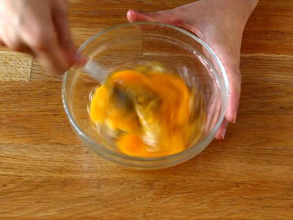 Omleta express sendvič - Francoski toast omleta sendvič - Jajčni sendvič kramp - Priprava korak 1