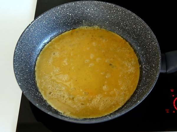 Omleta express sendvič - Francoski toast omleta sendvič - Jajčni sendvič kramp - Priprava korak 2