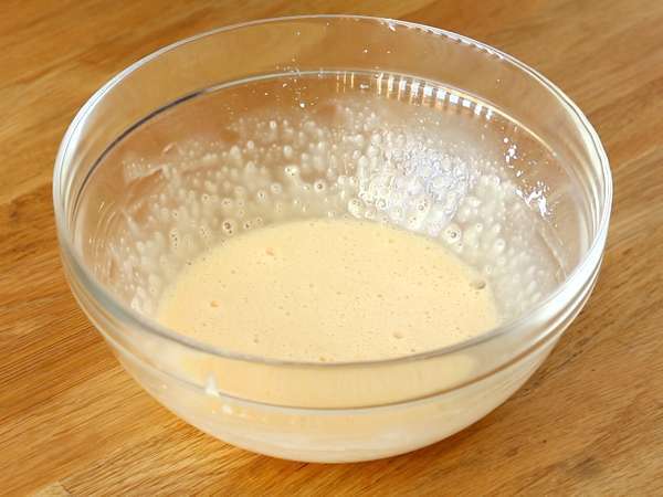 Zavitki iz listnatega testa z vanilijevo slaščičarsko kremo - Priprava korak 1