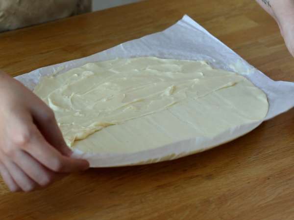 Zavitki iz listnatega testa z vanilijevo slaščičarsko kremo - Priprava korak 5