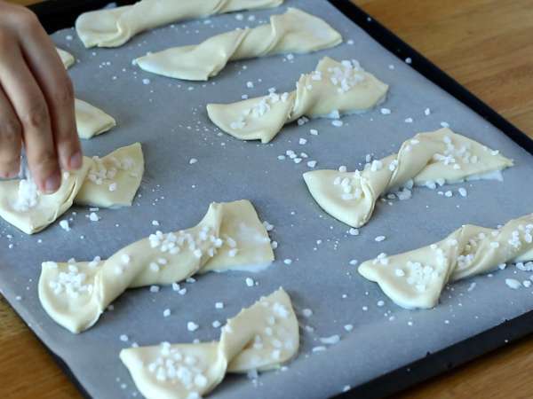 Zavitki iz listnatega testa z vanilijevo slaščičarsko kremo - Priprava korak 7